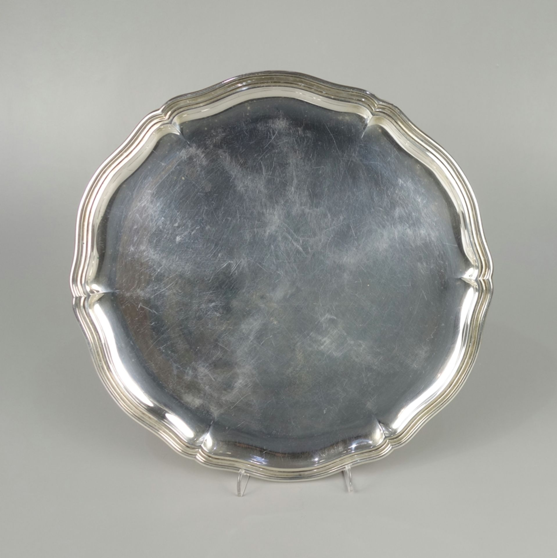 rundes Tablett mit gewelltem Rand, Gebrüder Kühn, 800er Silber, D.28cm, Gewicht