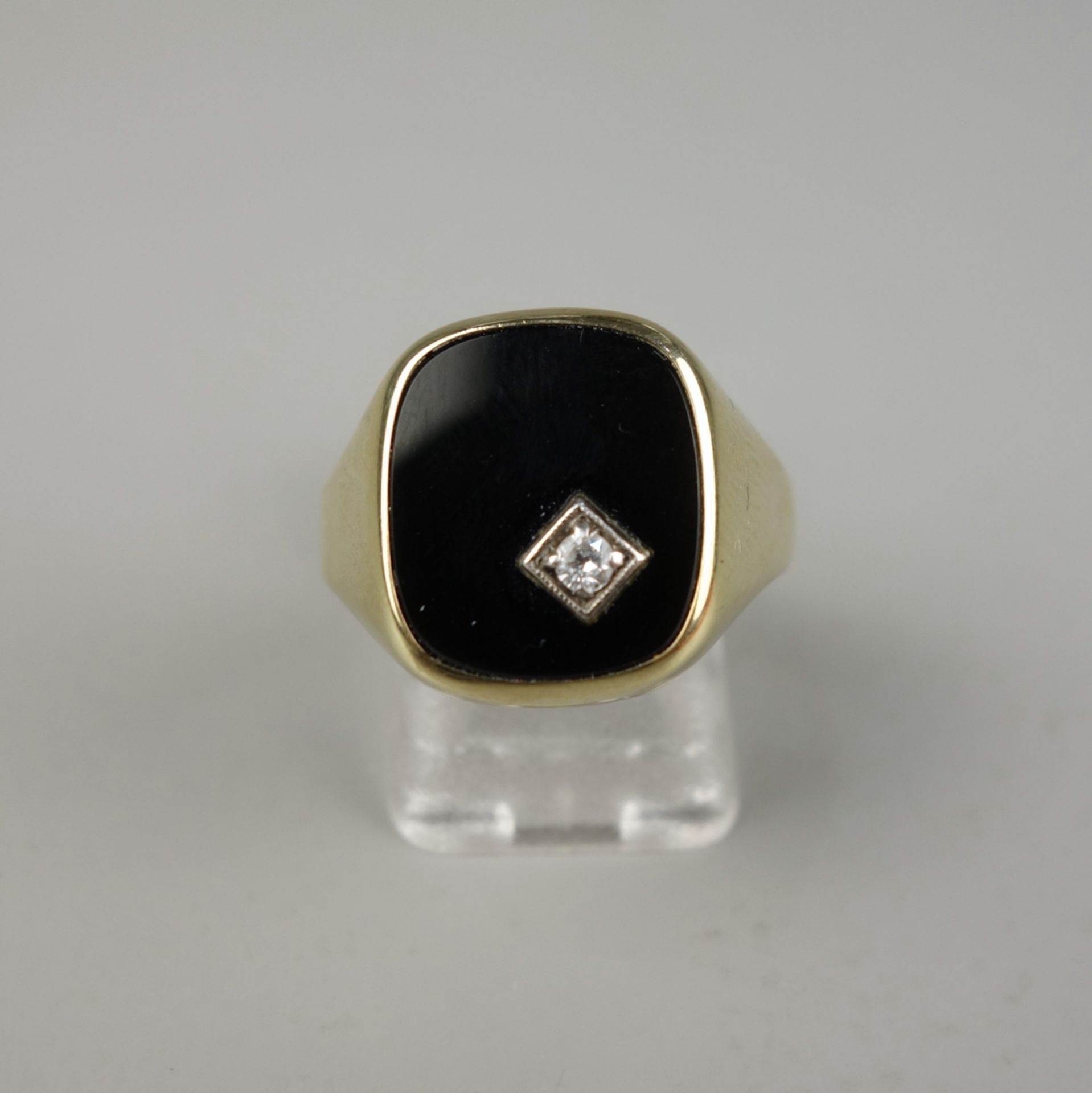 Ring mit Onyx und Zirkonia, 333er Gold, Gew.2,77g, Onyxplatte mit seitlich eing - Bild 2 aus 2