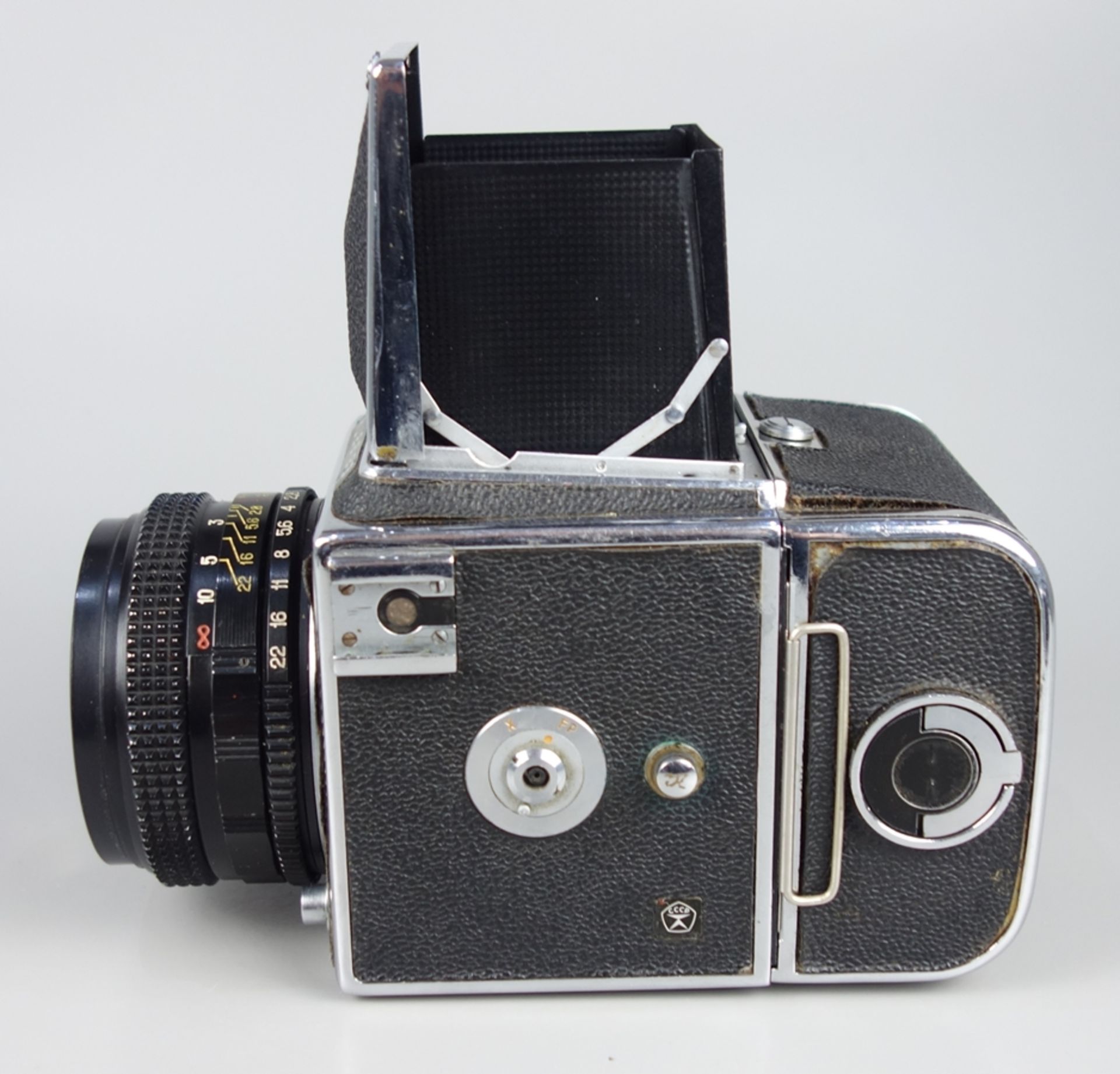 Mittelformatkamera "Kiev 88", mit Objektiv 1:2,8/80mm, in Original-Tasche mit Z - Bild 3 aus 6