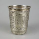 Becher mit reichem Dekor und Monogramm "EB", 800er Silber, H.6,5cm, Gew.44g, un