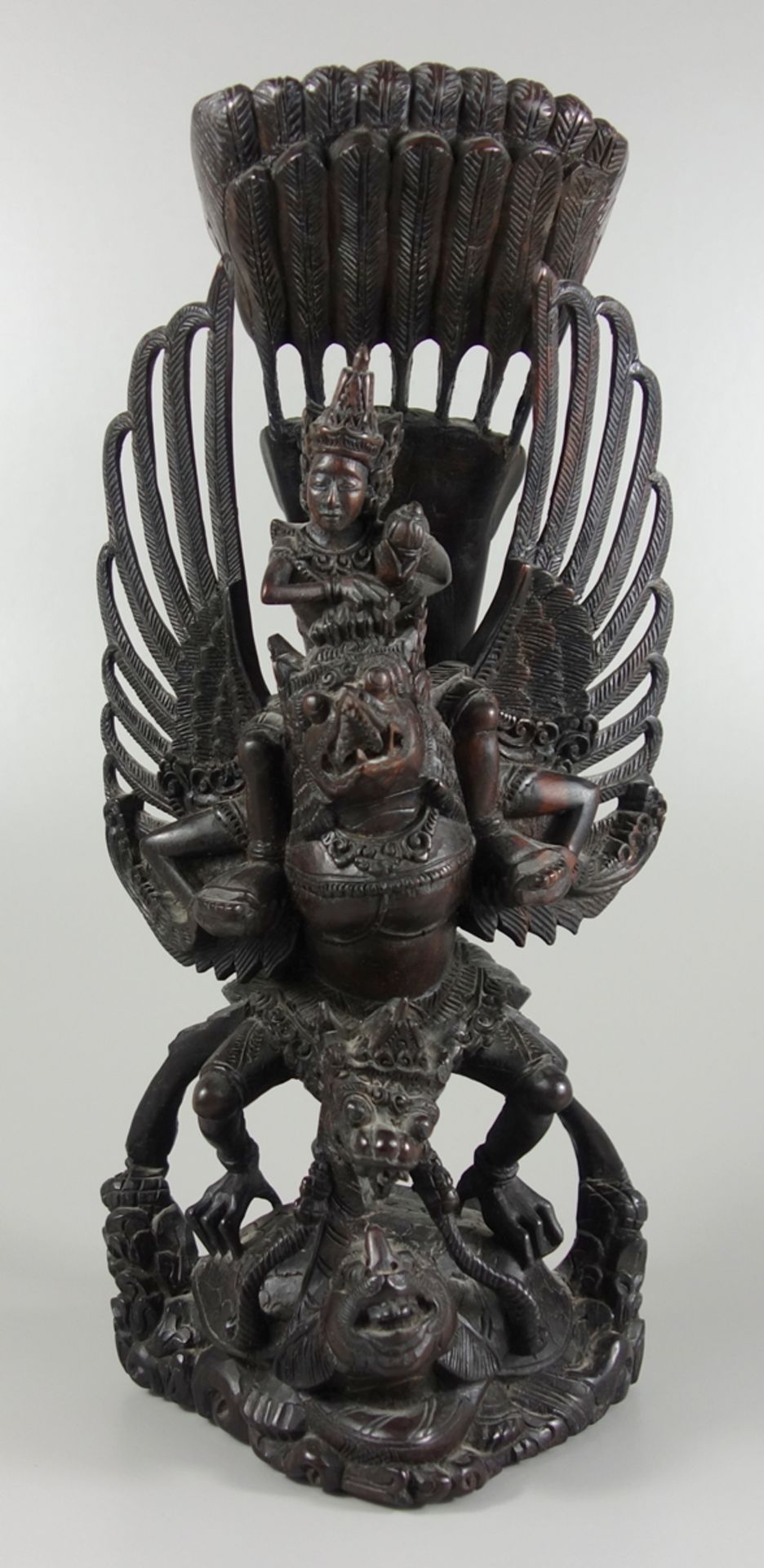 Vishnu auf Garuda, Bali, Indonesien, Hartholz, aufwendig geschnitzt, H.36cm, ei