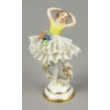Miniaturfigur "Ballerina", wohl Thüringen, um 1920, polychrom staffiert, Spitze