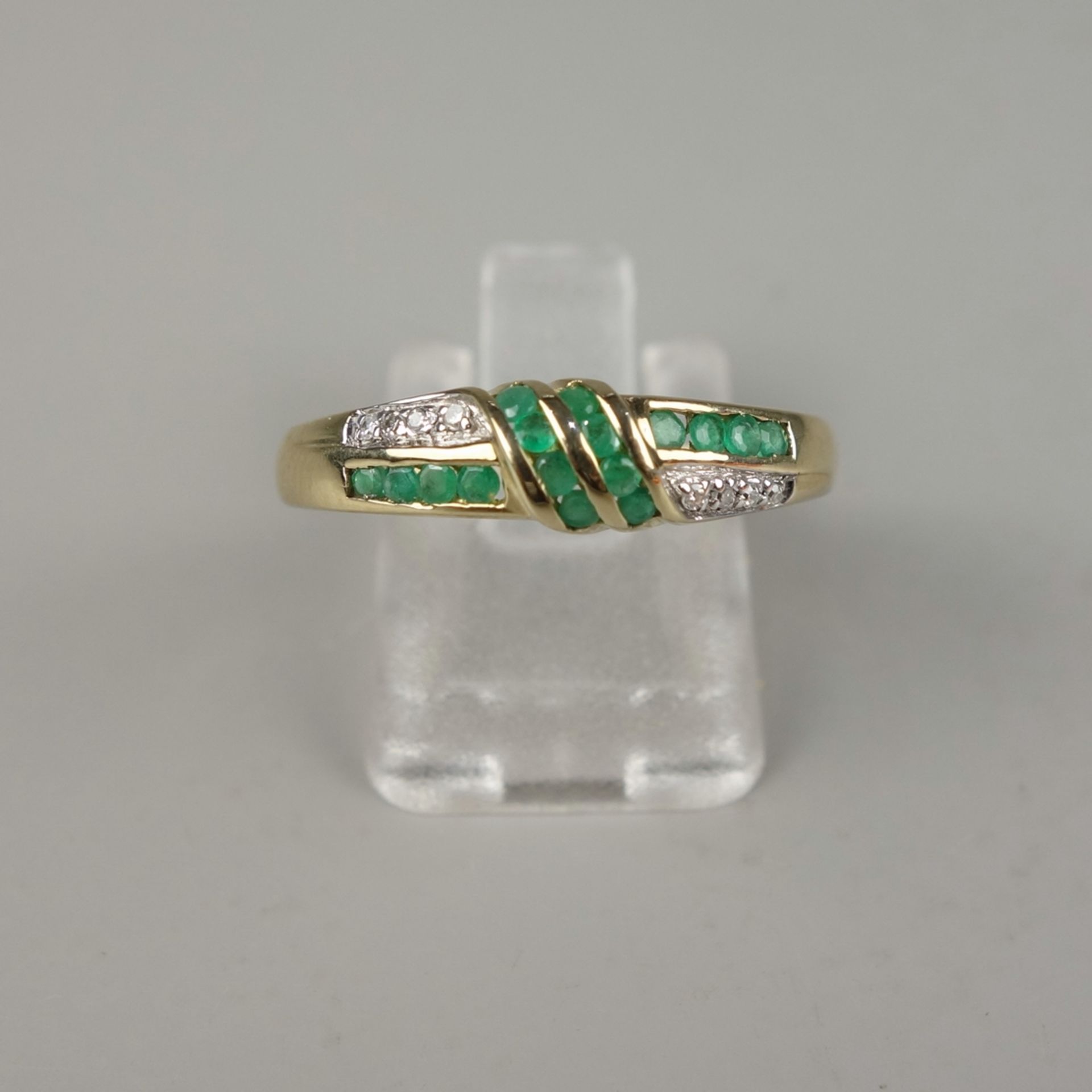 Ring mit 8 Brillanten und 16 Smaragden, 375er Gold, Gew.1,74g, Brillanten, tota - Bild 2 aus 2