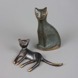 2 Katzen, Bronze, 2.Hälfte 20.Jh.: liegende Katze, Entwurf Kerstin Stark, HBT: