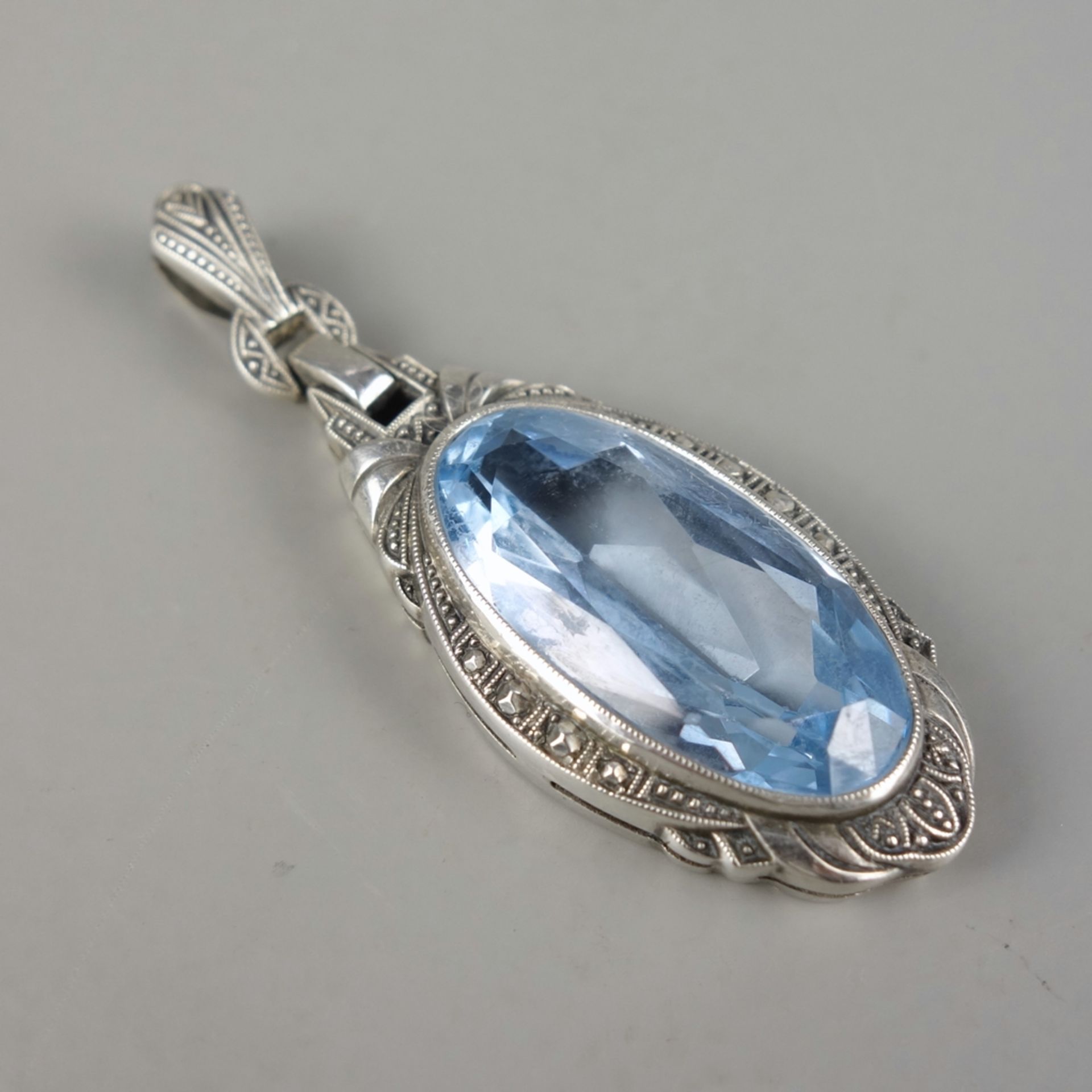 Anhänger mit aquamarinblauem Stein, 925er Silber, um 1930, Gew.7,36g, ovaler, f