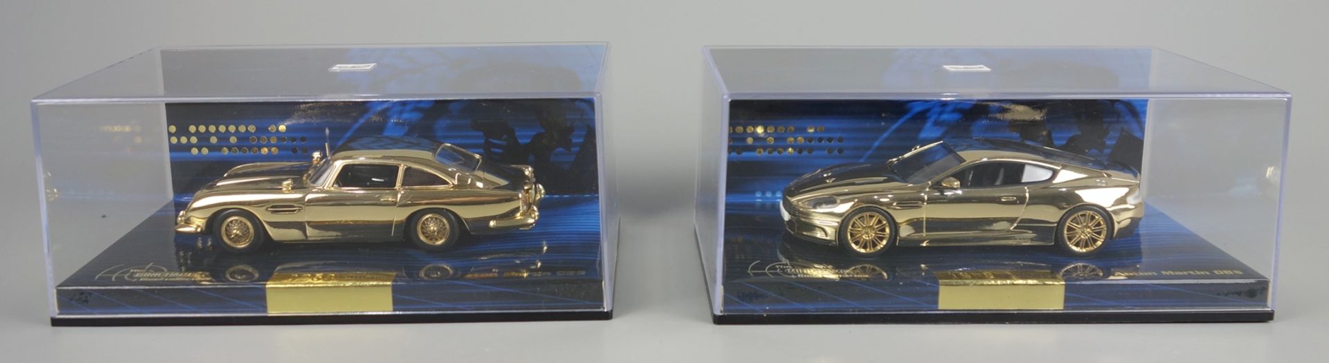 2 Minichamps -Modelautos: Aston Martin DBS, limitierte James Bond Collection, G