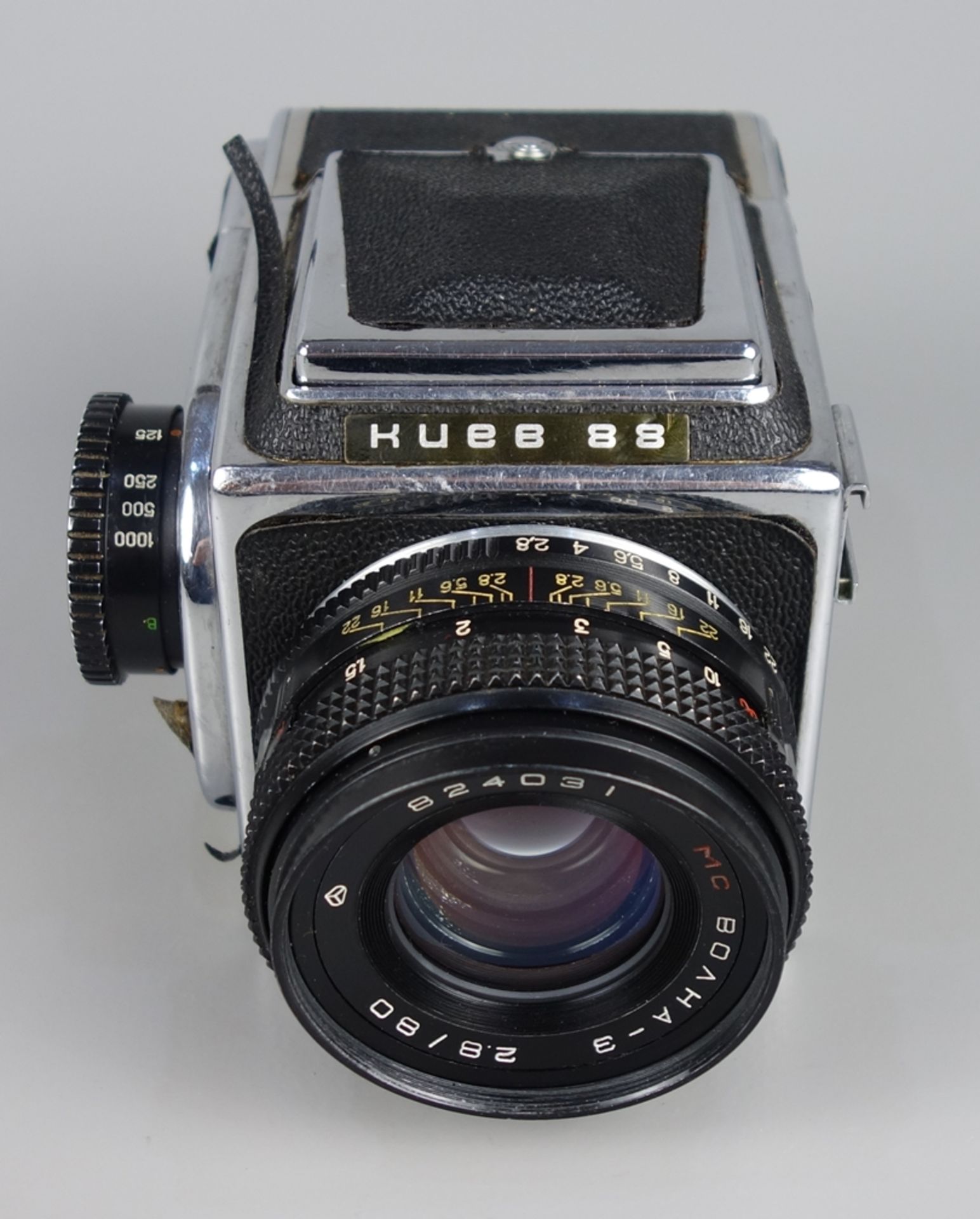 Mittelformatkamera "Kiev 88", mit Objektiv 1:2,8/80mm, in Original-Tasche mit Z - Bild 2 aus 6