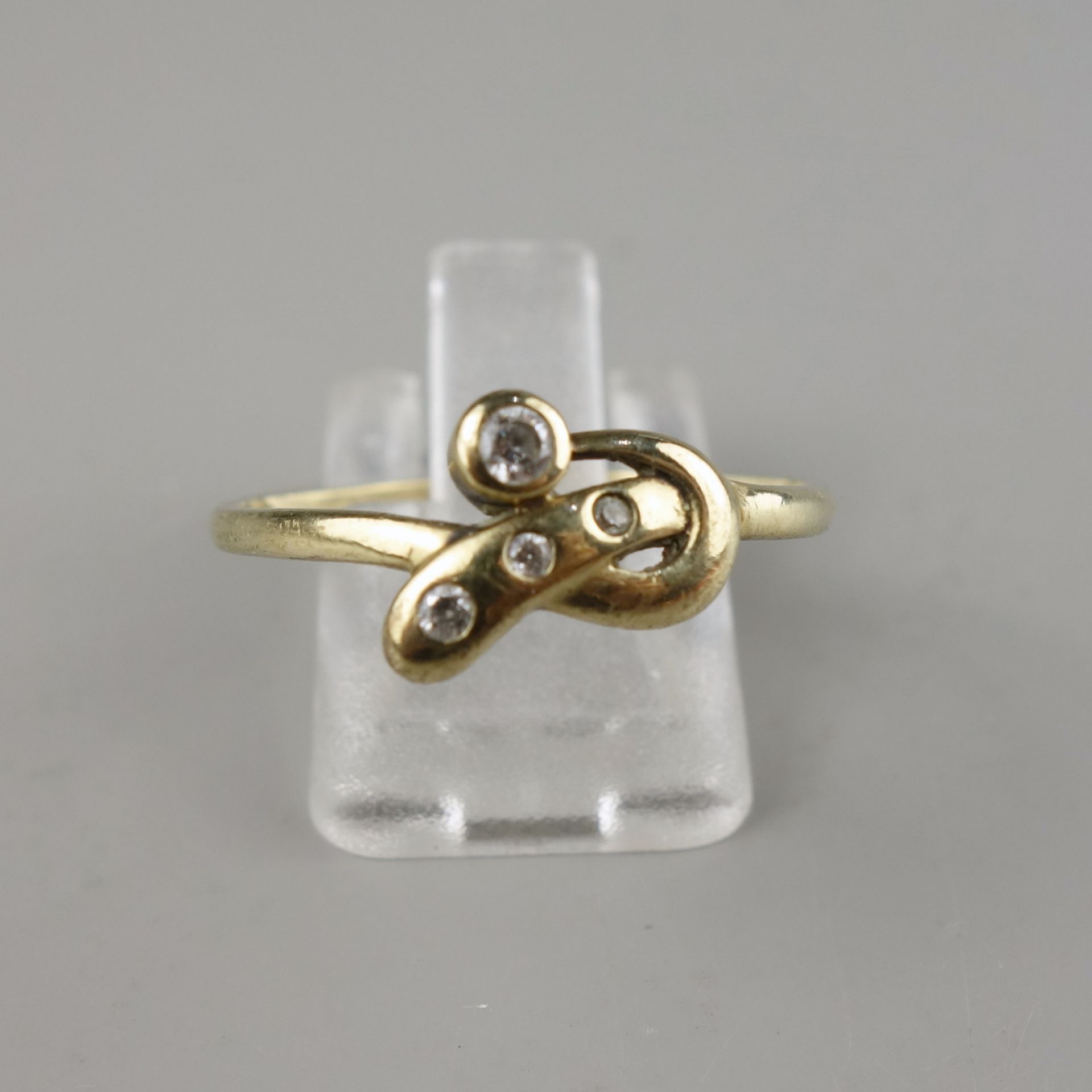 "Schlangen"- Ring mit 4 Zirkonias, 333er Gold, Gew.1,45g, Ringkopf in Form eine