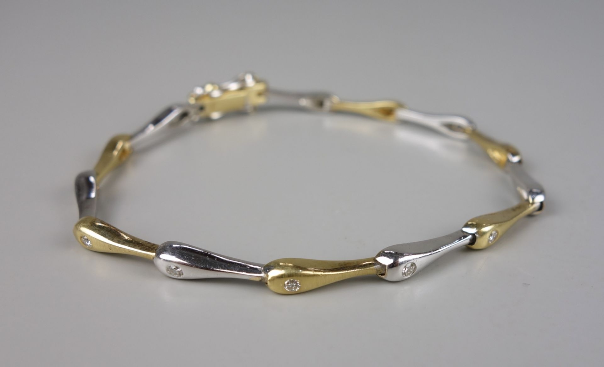 Armband mit Brillanten, 750er Gelb- und Weißgold, Gew.14,63g, tropfenförmige Gl