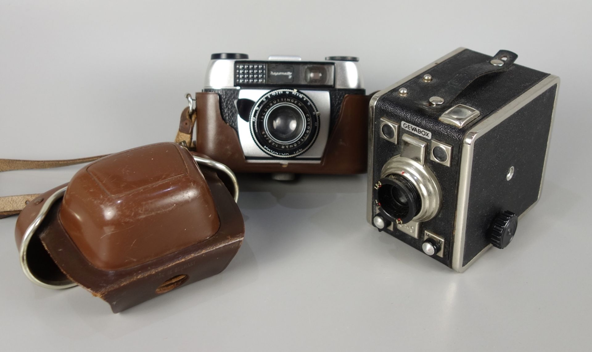 2 Kameras: Haponette B, Objektiv Prontor 125, ISCO-Göttingen, Color-Isconar 1:2
