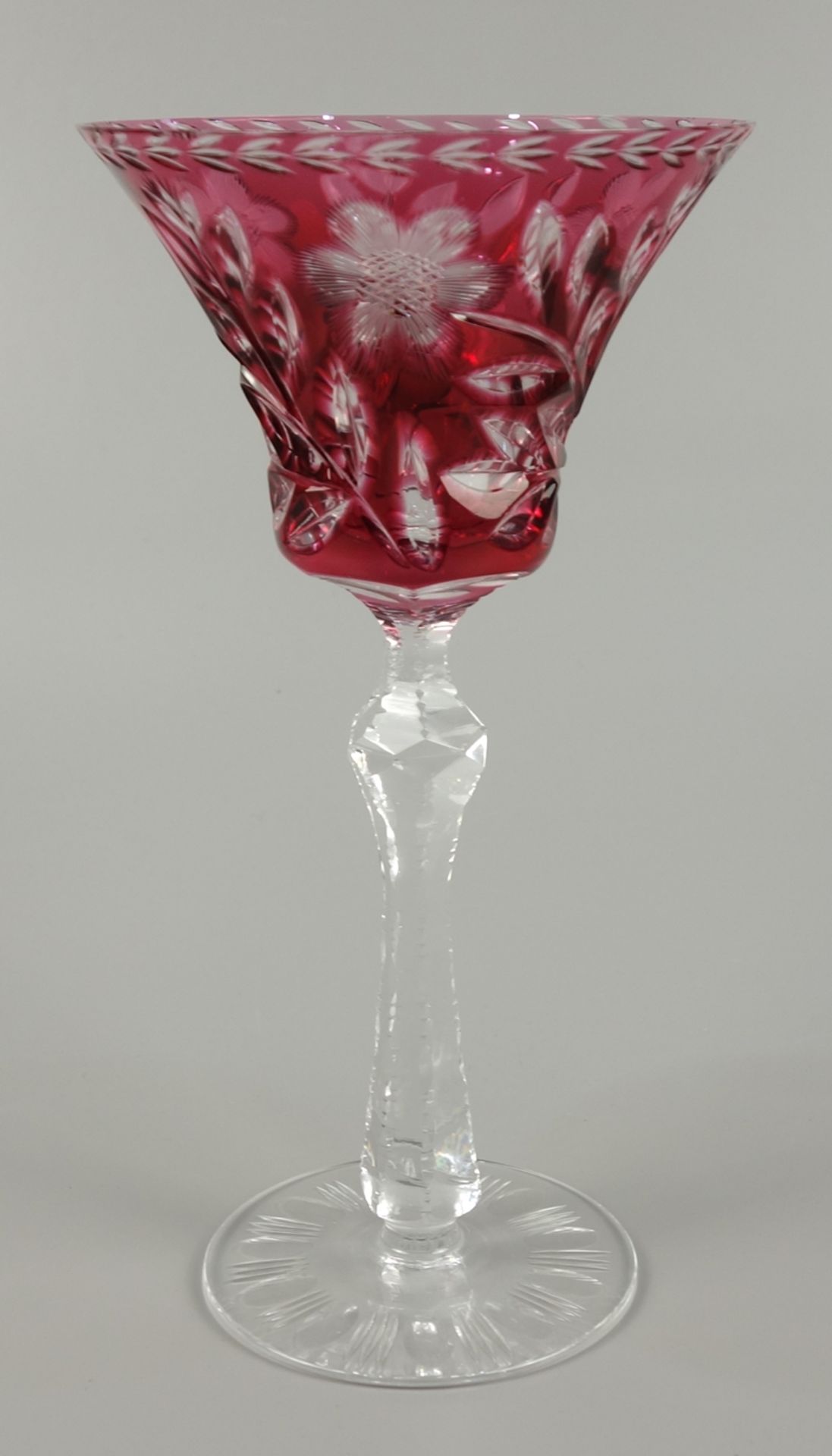 Römer mit weiter, rosé überfangener Kuppa, um 1930, H.21,5cm, Stand mit Schäl-