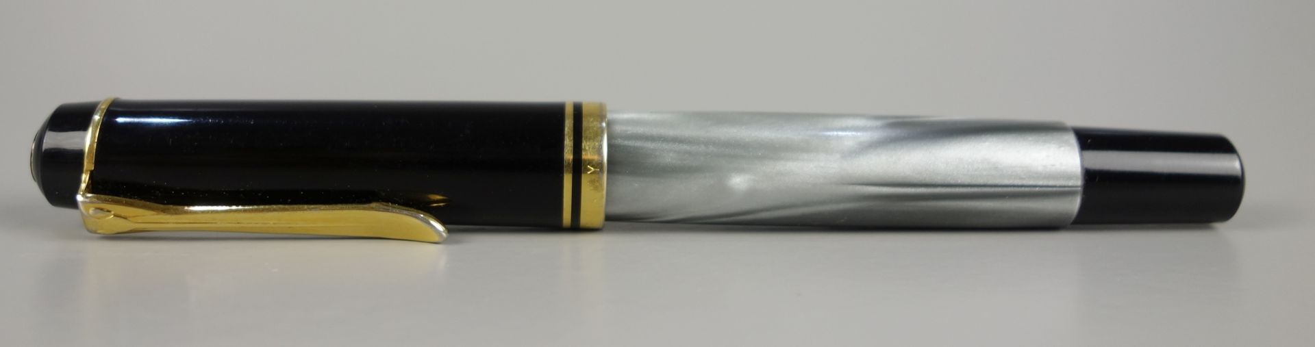 Pelikan M200 (Old Style), grau marmoriert, Produktion: 1988-1997, Stahlfeder, F