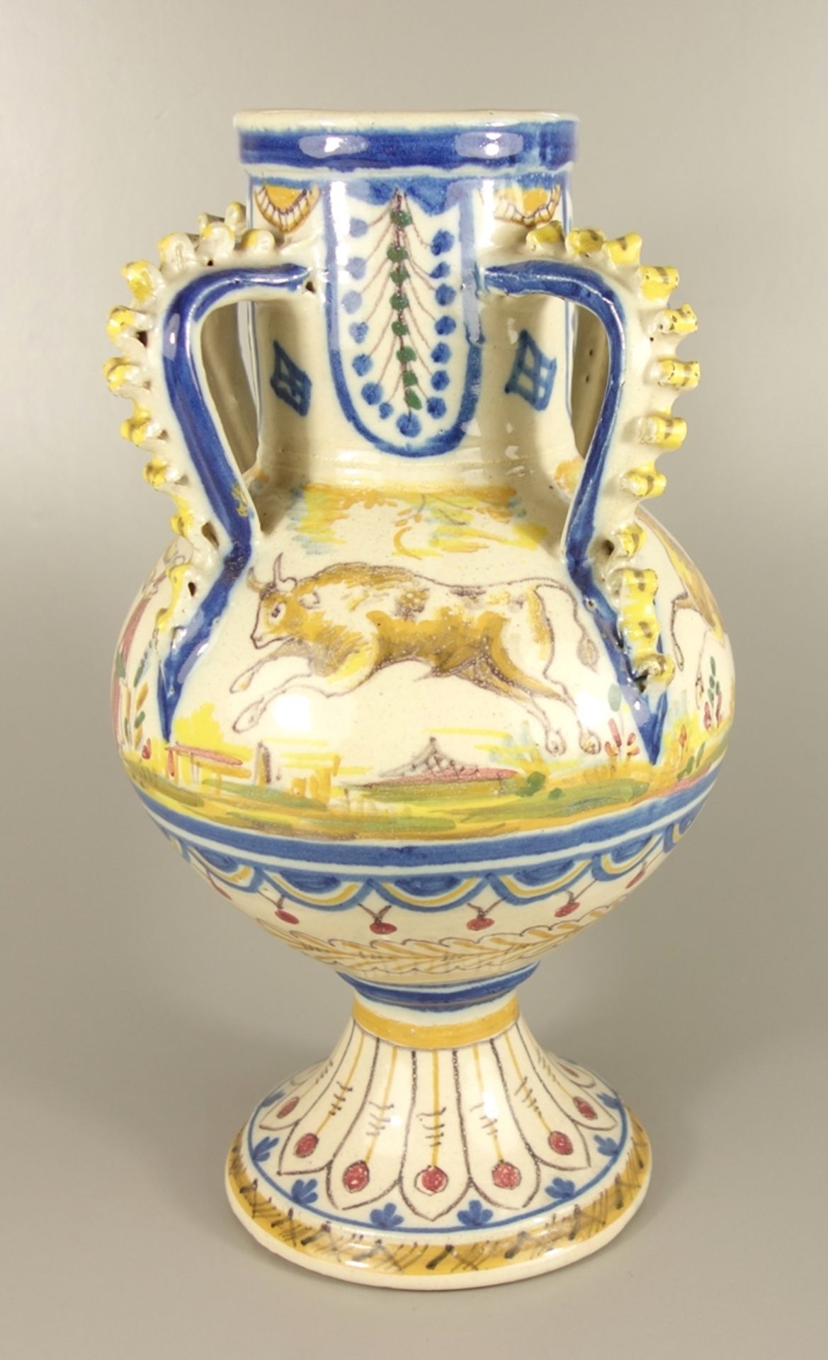 Vierhenkel-Vase, Spanien, 19.Jh., Fayence, Henkel mit aufgearbeiteten Wellenbän