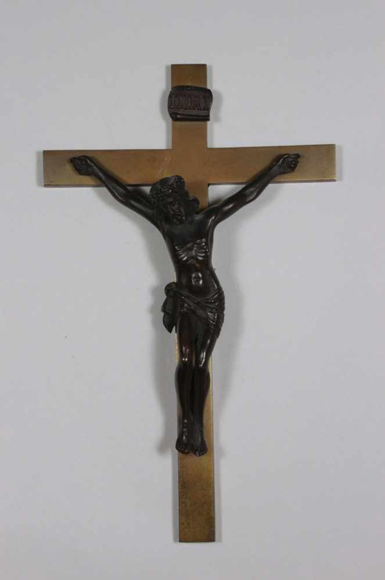 Konvolut Sakralfiguren - 3 Teile: 1. In Holz geschnitzte Madonna mit dem Kind Jesu - in der - Bild 2 aus 3