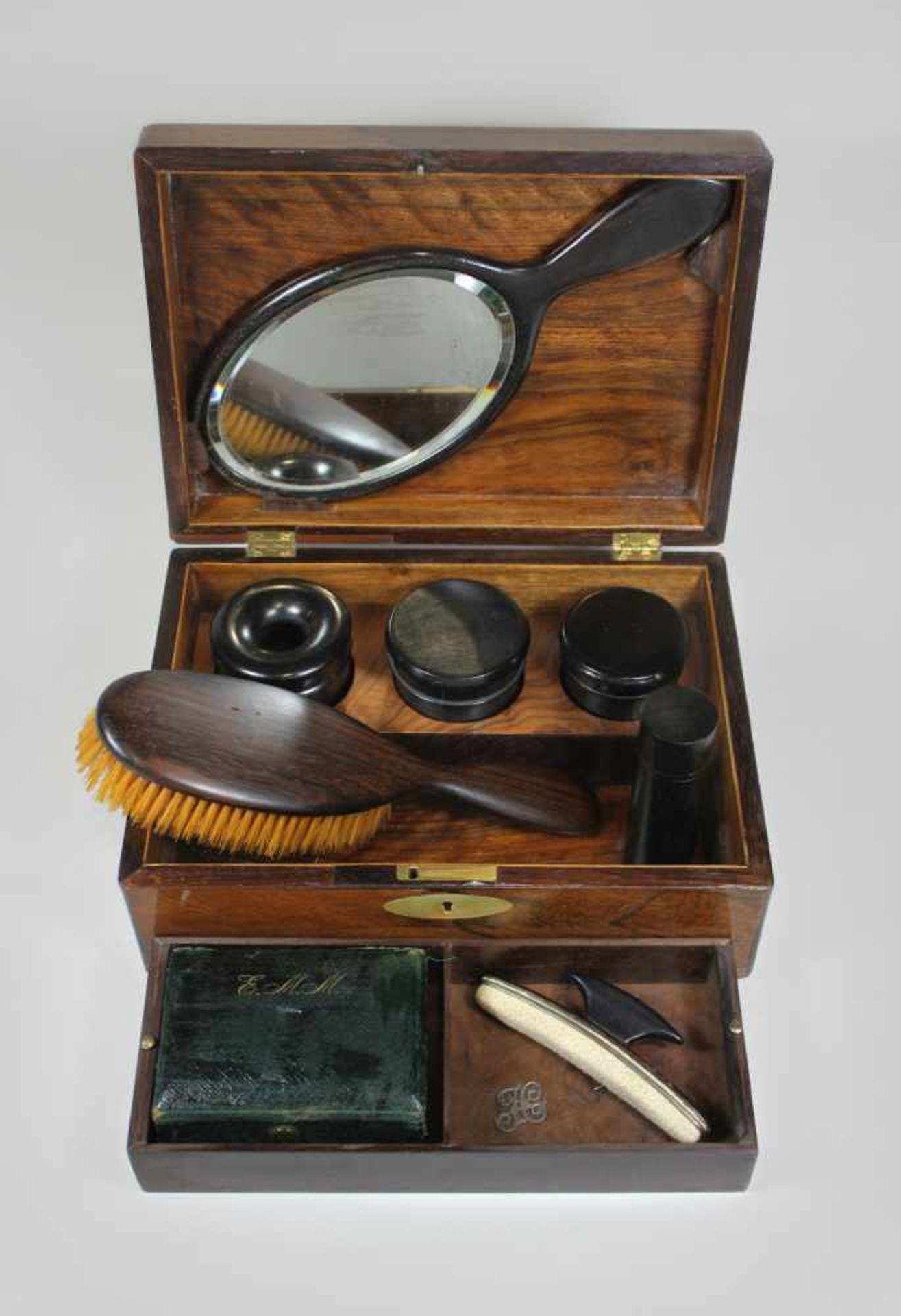 Dressing - Case, England um 1870, King Wood Holz furniert, innen vier Dosen,Spiegel, Haarbürste - Bild 2 aus 3