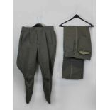 2 NVA Uniformhosen, DDR, Größe: 48, sehr guter Zustand.- - -27.00 % buyer's premium on the hammer