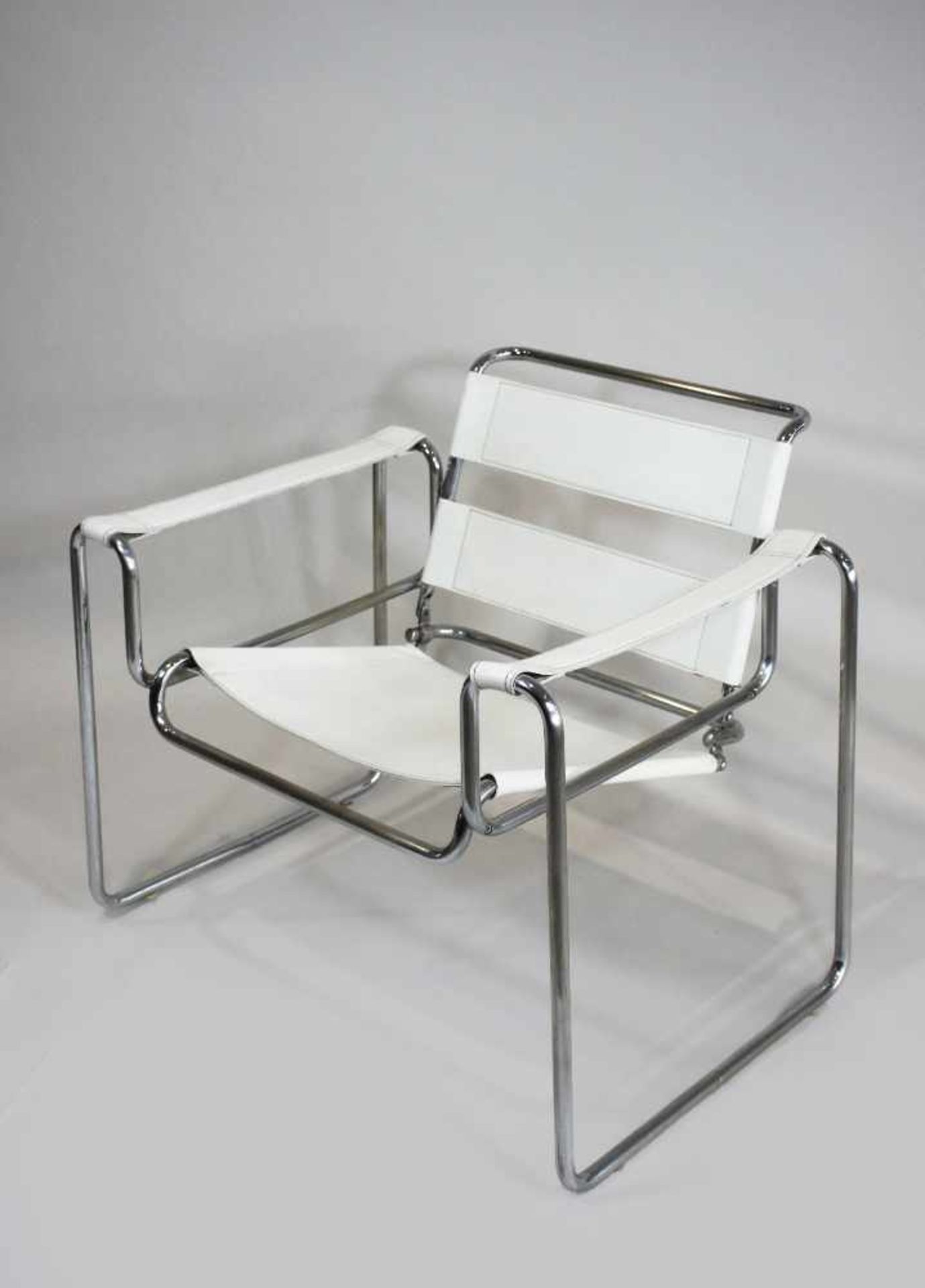 Clubsessel B3/ Wassily-Chair, Entwurf von Marcel Breuer am Bauhaus in Dessau, Stahlrohr und weißes - Bild 2 aus 2