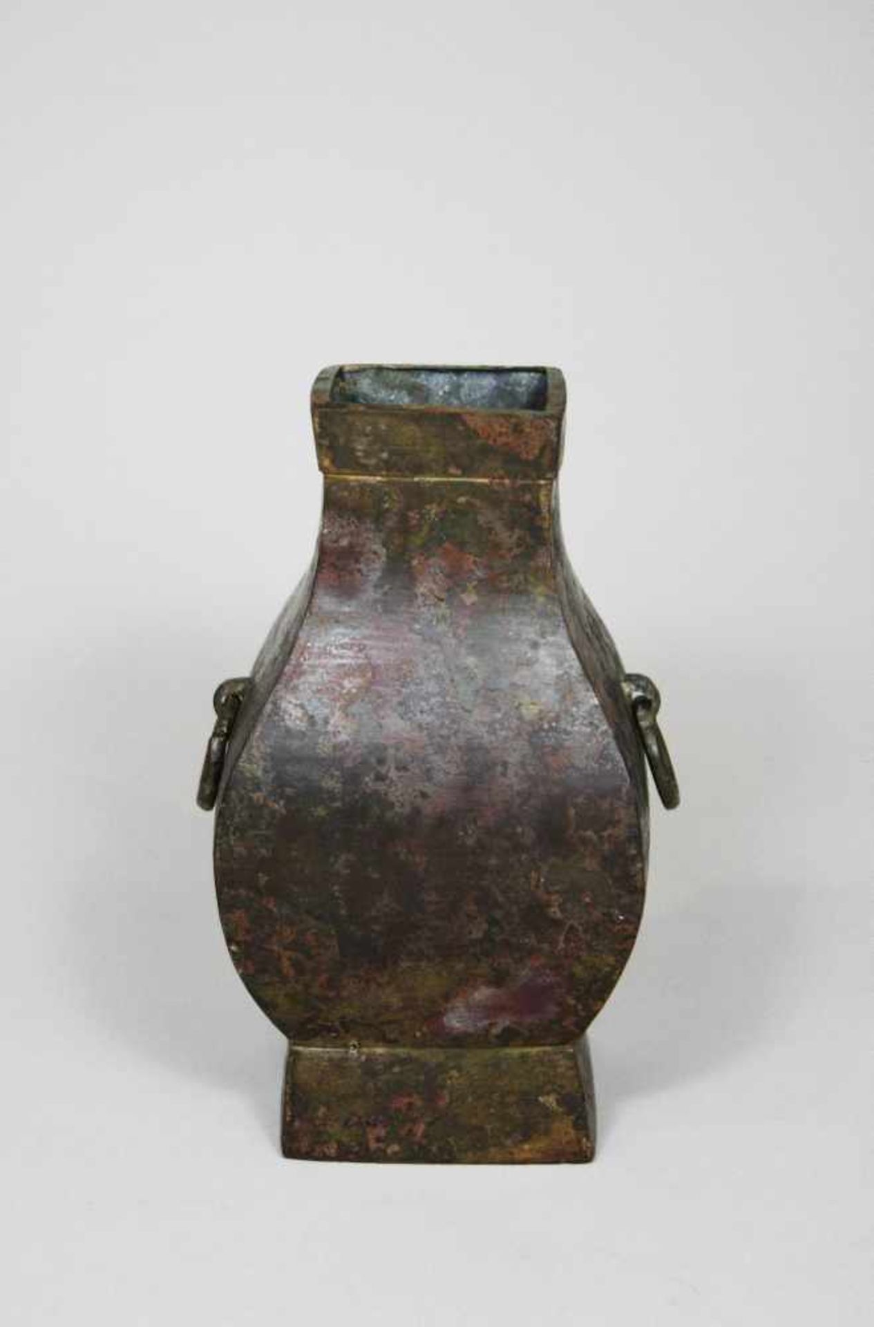 Vase, Fang Hu, Bronze, Dinastie Han (206 av. - 220 ap. JC), graugrüne und rote Patina,