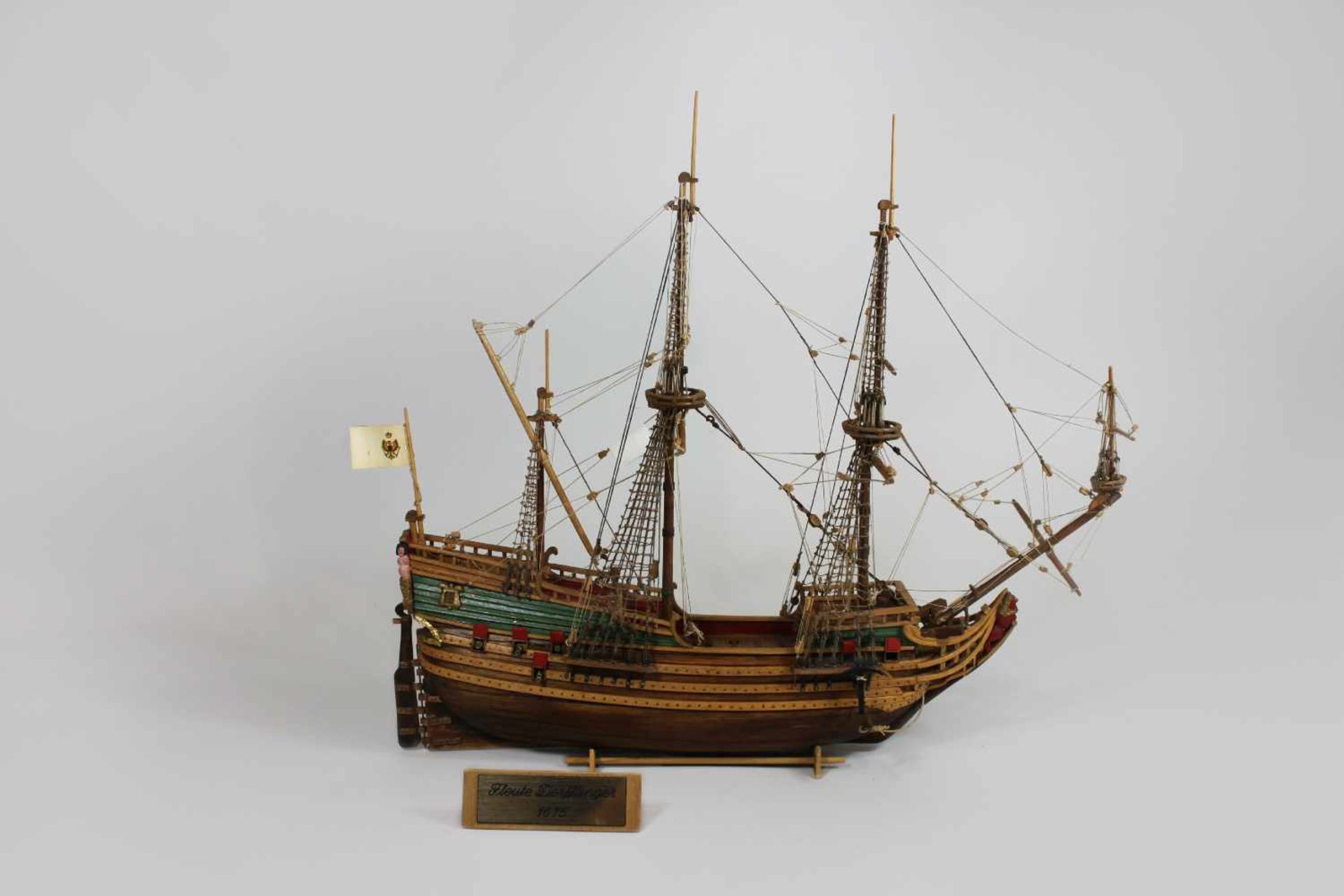 Modellschiff - Fleute Derfflinger, no. 50, Holz, teilweise farbig gefasst, Maßen ca.: 38 x 33 cm.