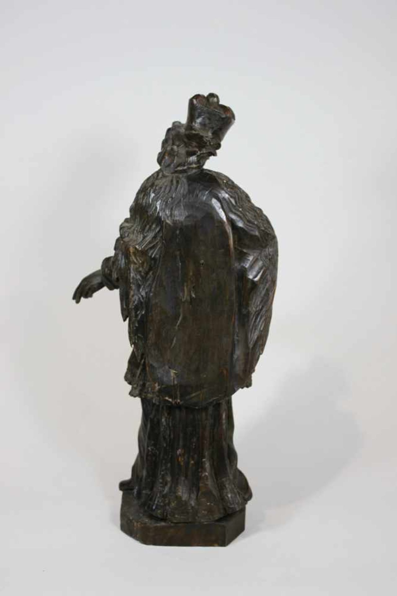 Hl. Nepomuk, Holz, geschnitzt, kleriker Gewand, auf achteckiger Plinthe, Finger der rechten Hand - Bild 2 aus 2