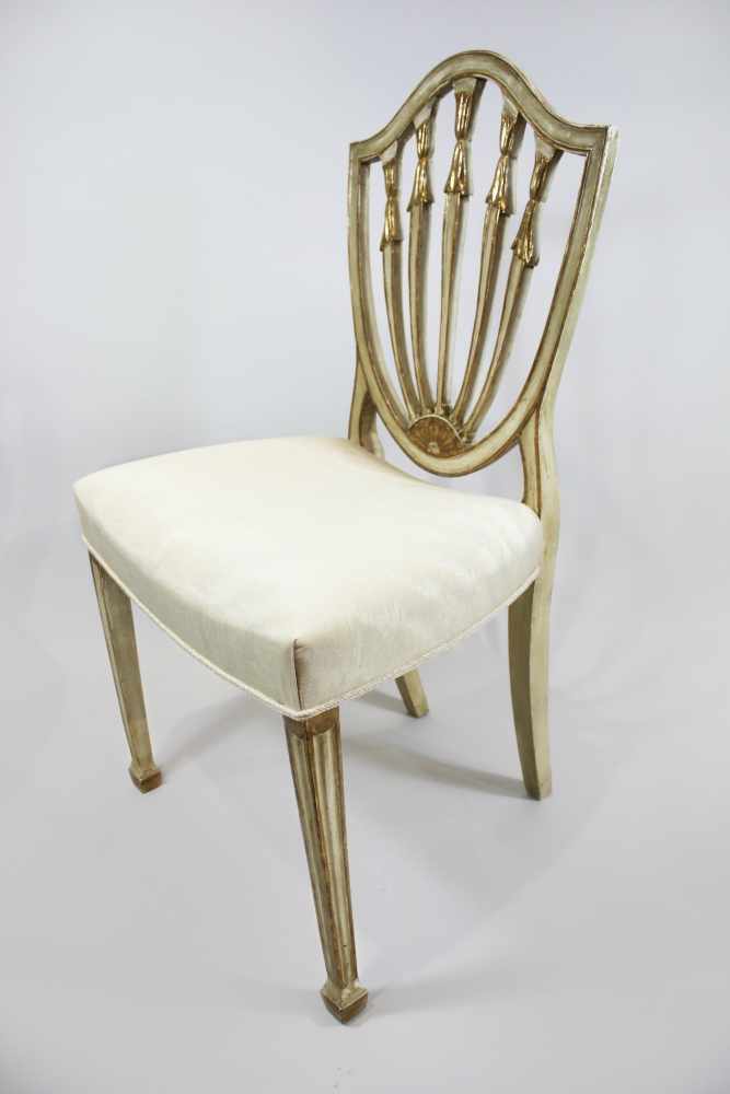 12 Hepplewhite Stühle, Anfang 20. Jh., orig. Fassung u. Verg., Maße: 96 x 52 x 42 cm, Sitzhöhe: 48 - Image 2 of 3