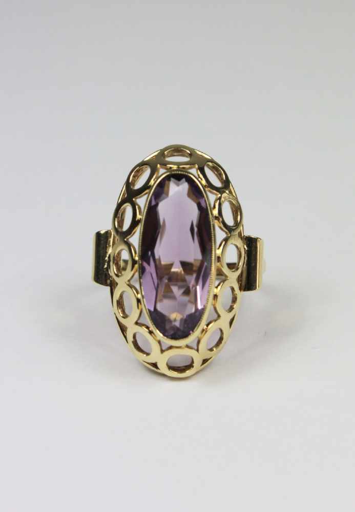 Amethist Ring, 585er Gold gepunzt, 5,4 g, aufgearbeitet und poliert, Innendurchmesser: 18 mm.