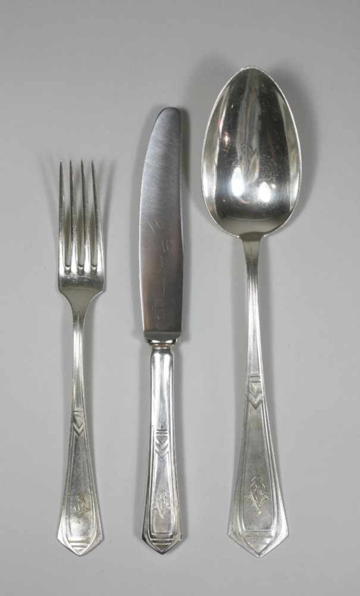 Silberbesteck Konvolut, 3x Löffel und 6x Gabeln, zus. ca. 453 g., 5x Messer mit Silberheften, - Bild 2 aus 2