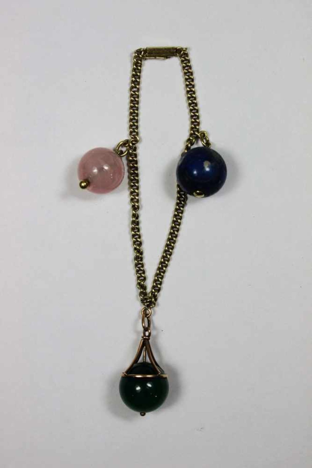 Armband, 585 Gold punziert, 28,3 g, mit drei Schmucksteinen in Kugelform, blau, grün und rosa.