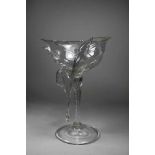Glaskelch, Salvador Dali inspieriert, Klarglas, geschmolzene Form, gedreht godroniert, am Boden