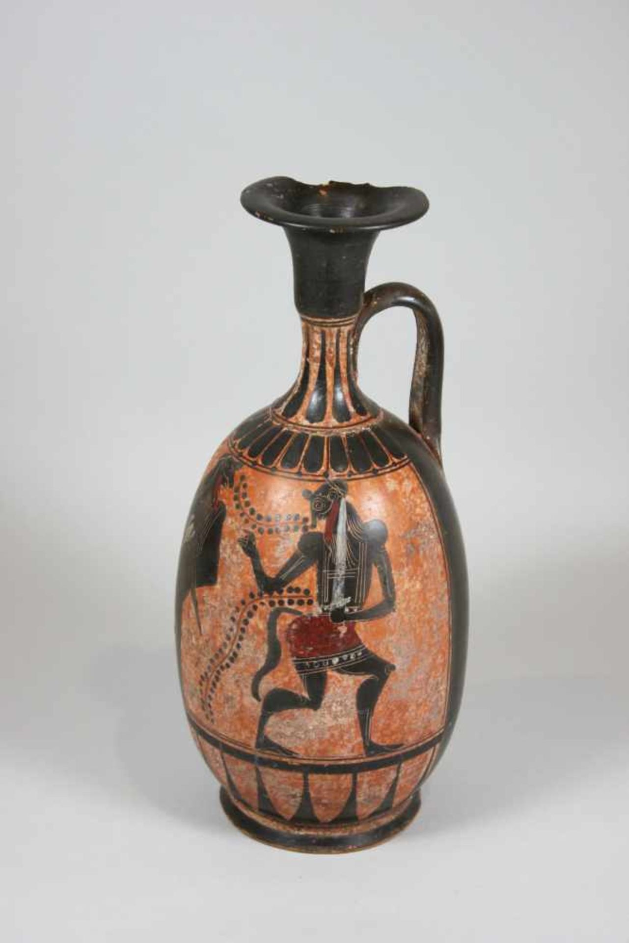 Etruskisches Öl-/ Salbeigefäß, Ende 5. Jh. v. Chr.,schwarzfigurige Malerei. H.: 28 cm, B.: ca. 13