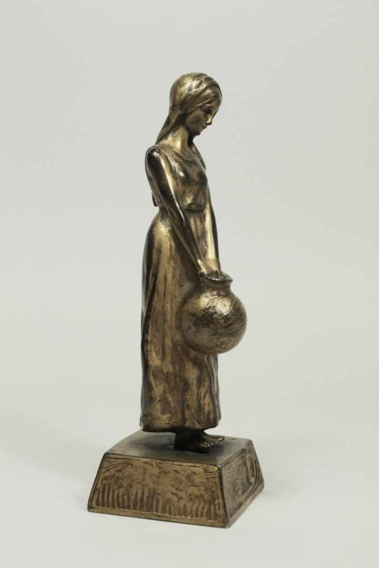 Peter Tereszczuk (Wybudow/ Ukraine 1875-1963 Wien), kleine Bronzefigur - Mädchen mit Krug, um - Bild 2 aus 3