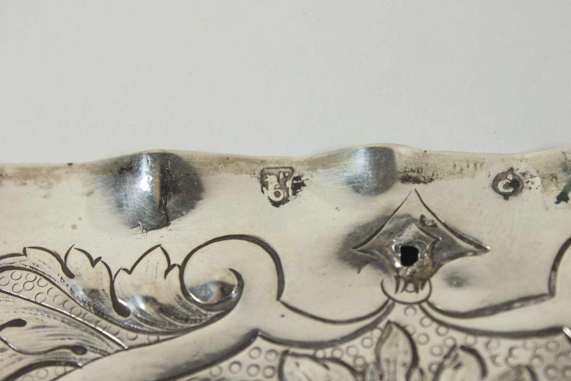 Schauplatte, J.D. SCHLEISSNER & SÖHNE Hanau, Silber, gepunzt, Ovale Platte mit gekniffenen Rand, - Image 2 of 2