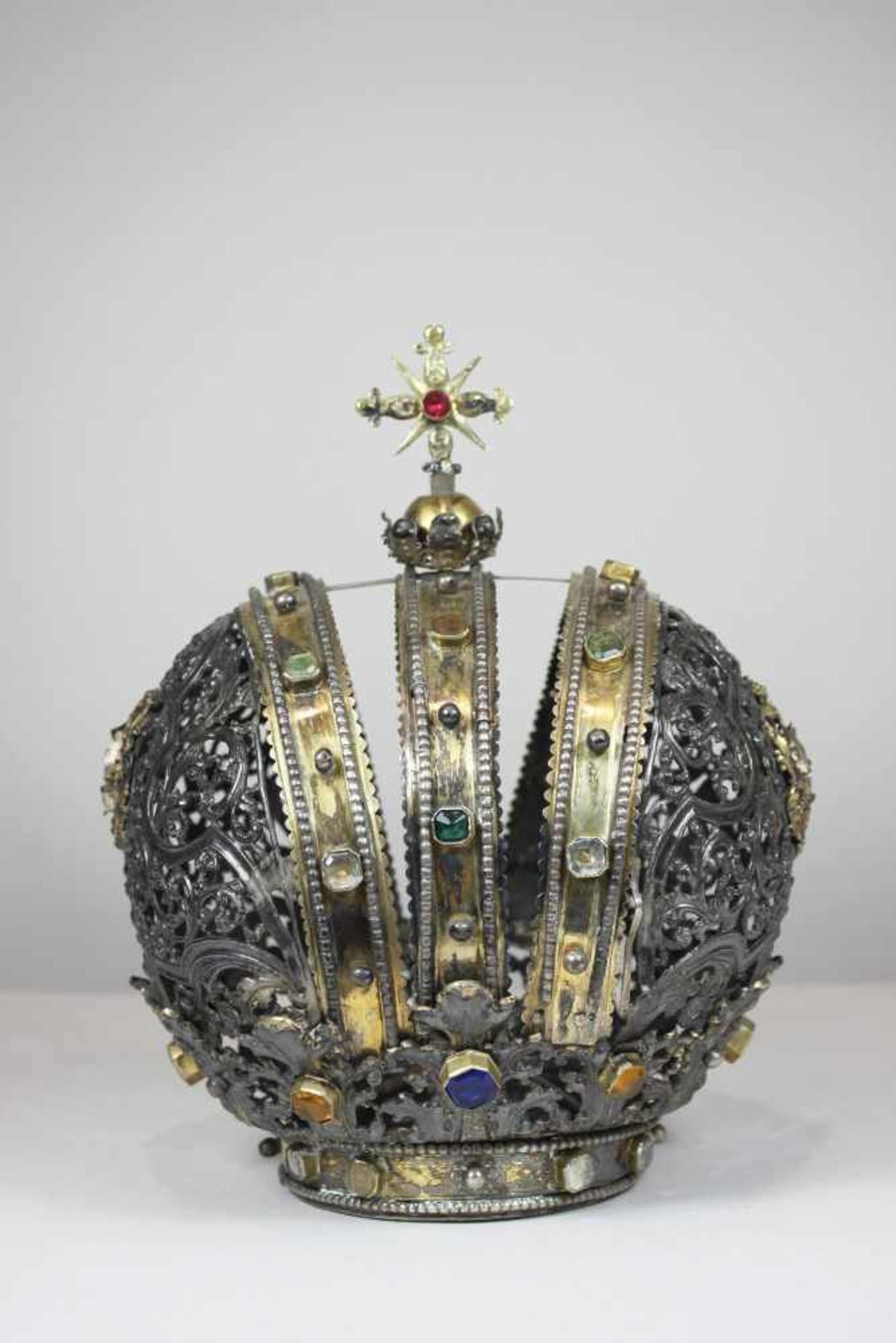 Große Krone einer Madonna Figur, wohl 19. Jh., Metall, vergoldet und versilbert, gefasste
