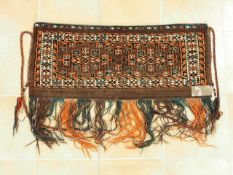 Yomud-Tasche, um 1900, 37 x 90 cm, Zustand B