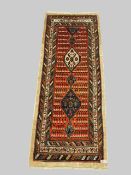 Hamadan, Ende 19. Jahrhundert (datiert 1334), 335 x 130 cm, Zustand B/C (restauriert)