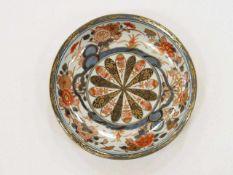 TellerPorzellan, Imari, mit Chrysanthemendekor, Japan, um 1700, Durchmesser 24,5 cm