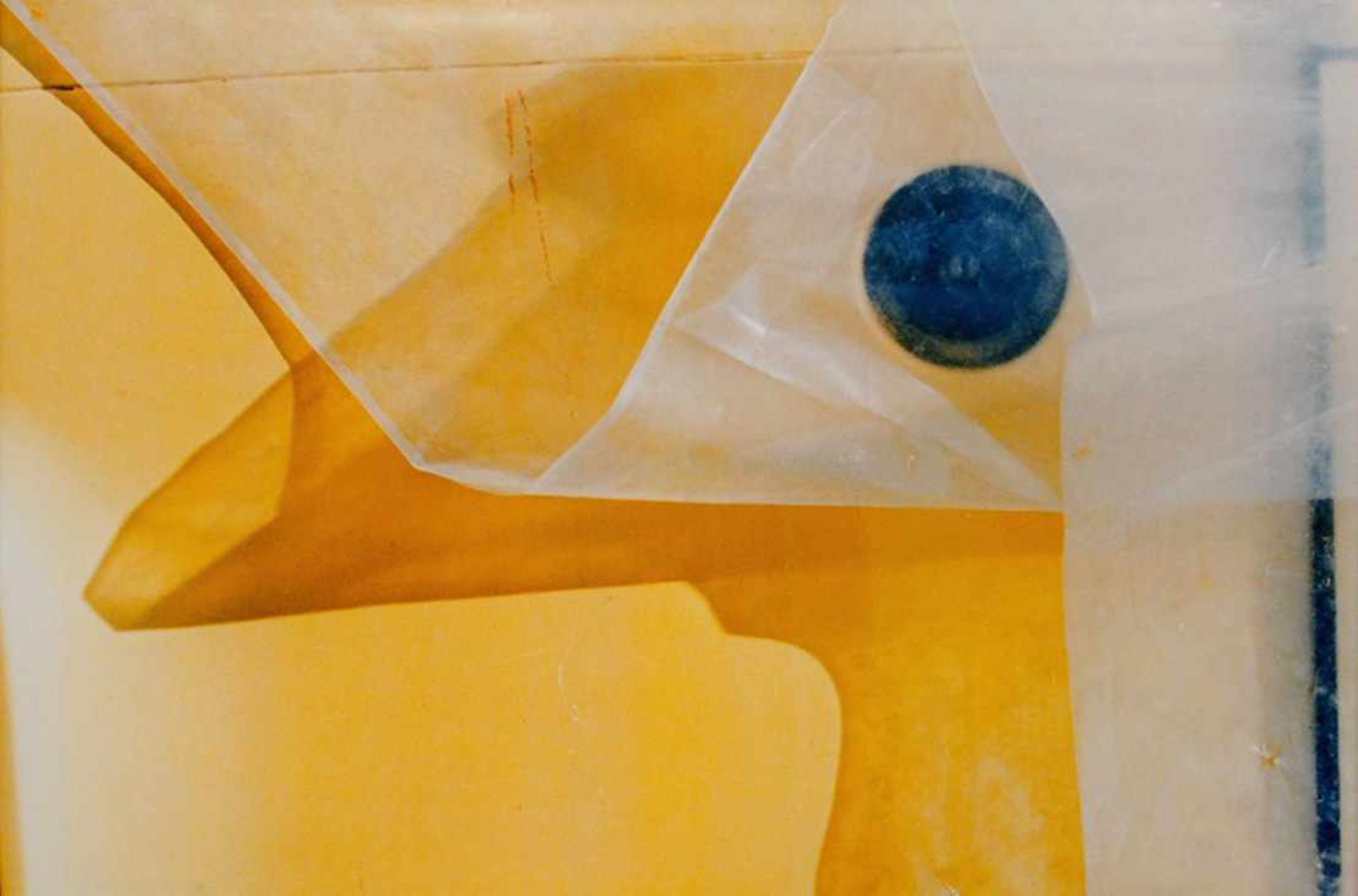 HUTH, Walde1923-2011Gelb mit blauem PunktPhotographie, 88,5 x 133 cm, gerahmt unter Glas