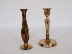 Kerzenleuchter und Vase835er bzw. 925er Silber, Fuß jeweils gefüllt, Höhe ca. 20 cm (Vasenfuß