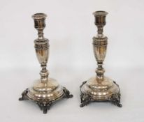 Paar KerzenleuchterÖsterreich 19. Jh., Silber, Höhe 37 cm, Gewicht 1000 g.