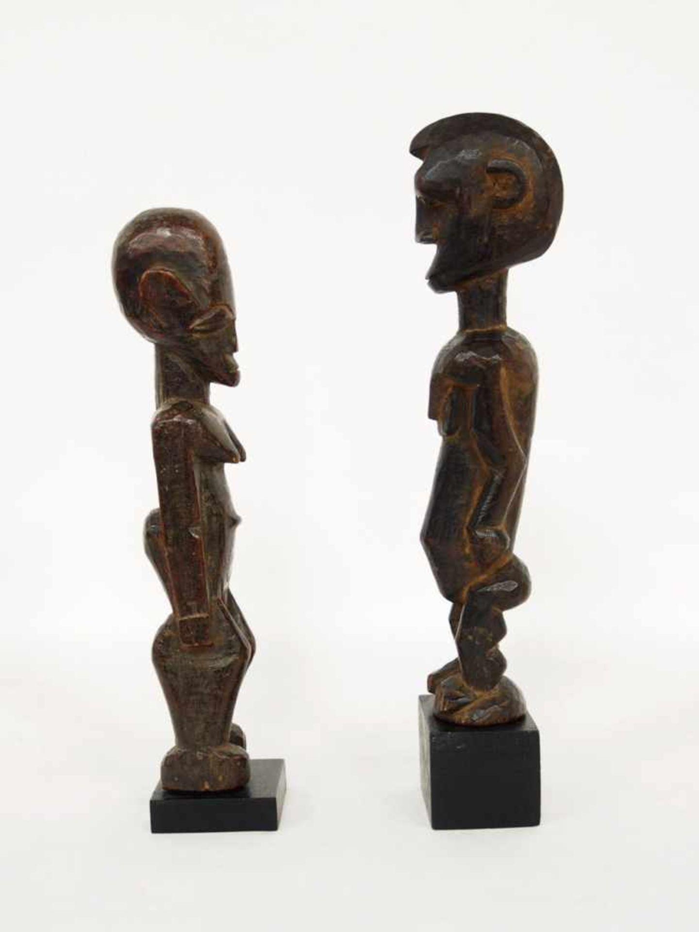 Zwei AhnenfigurenHolz, vollrund geschnitzt, Lobi, Elfenbeinküste Mitte 20. Jahrhundert, Höhe ca.