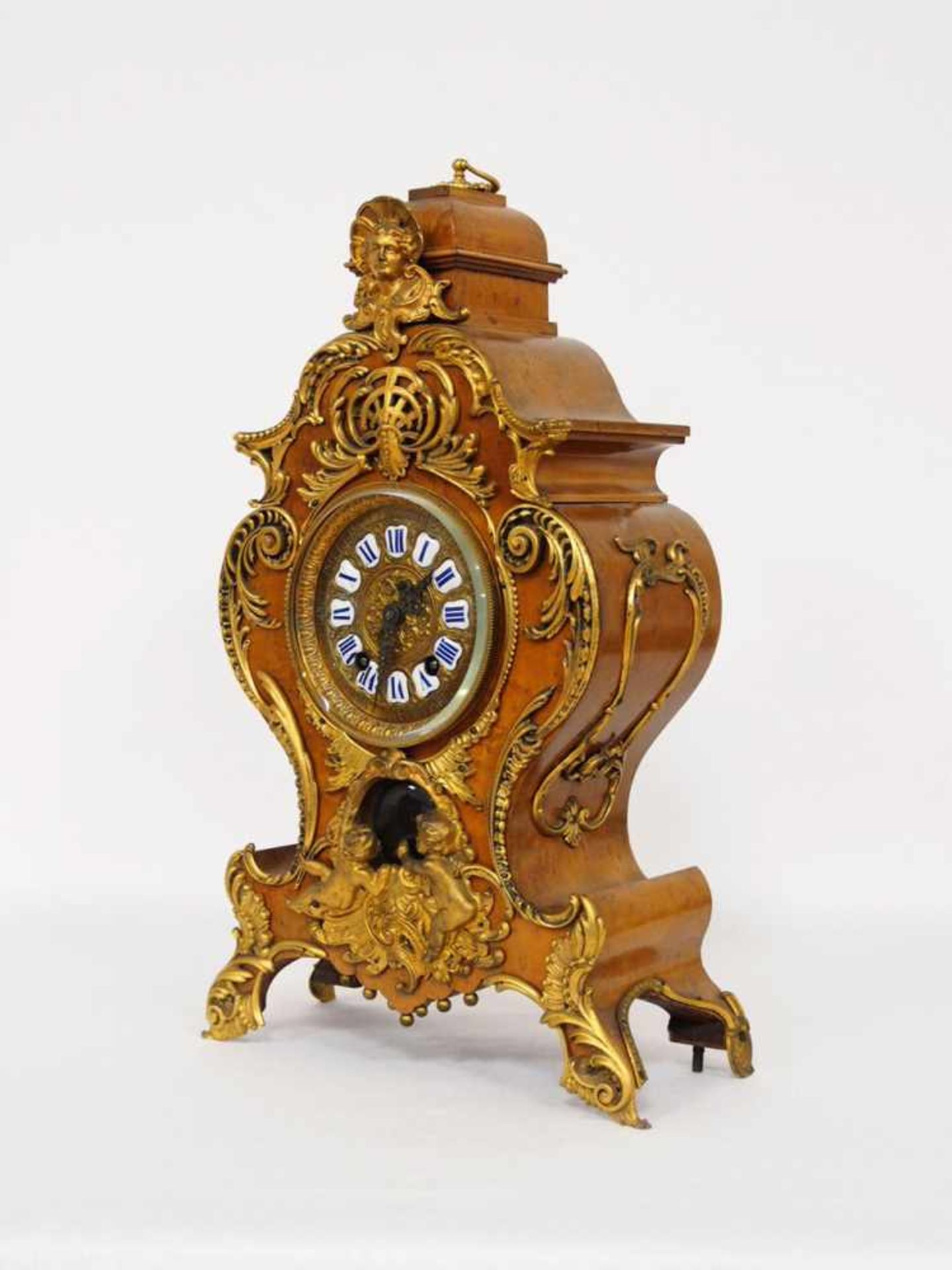 Pendule im Stil Louis XVIGehäuse, Holz, Messingbeschläge, Zifferblatt, Bronze, vergoldet, mit - Bild 2 aus 2