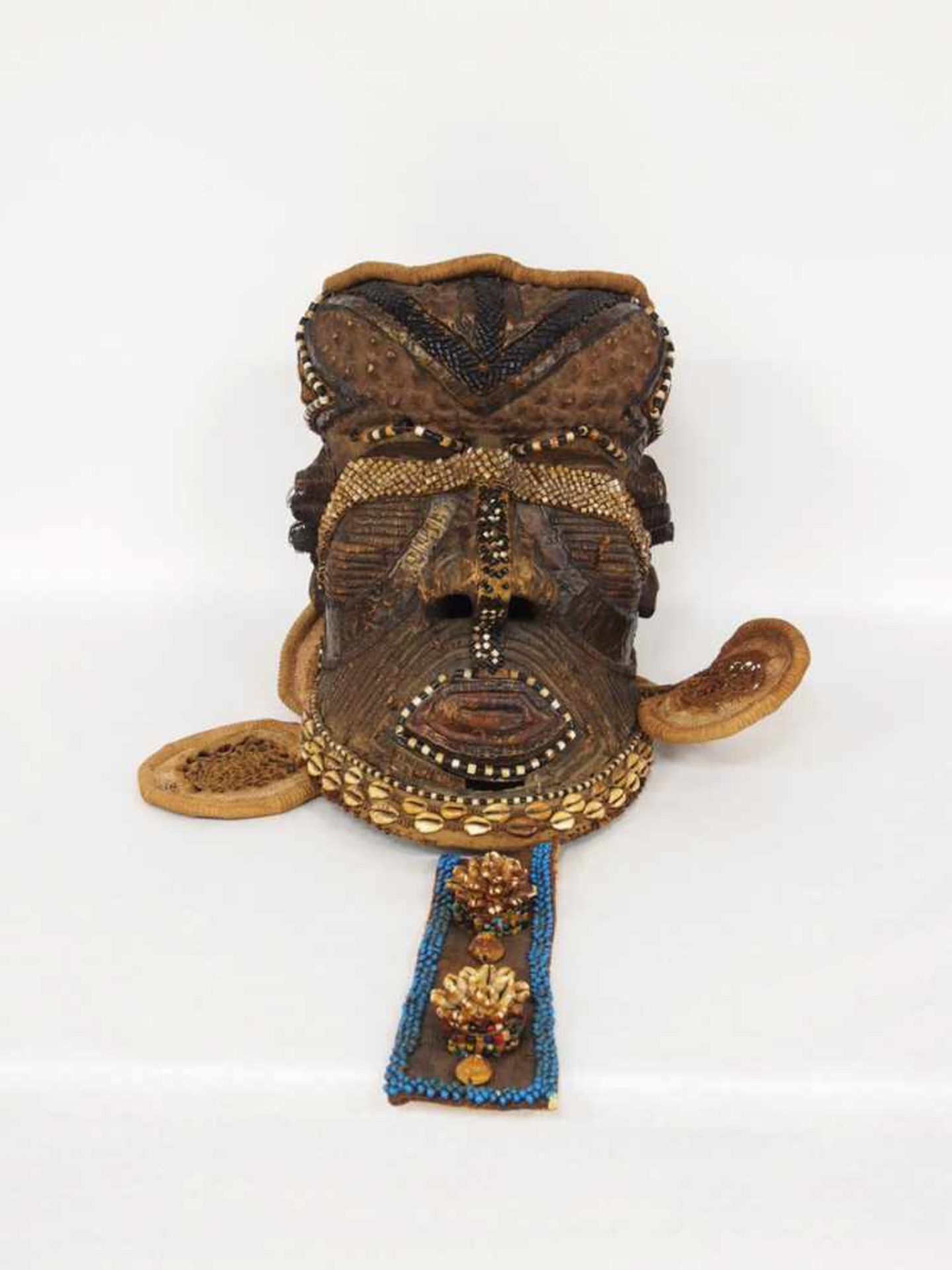 MaskeHolz, Kauri-Muscheln, Kuba, Kongo 20. Jahrhundert, H. 33 cm - Bild 3 aus 3