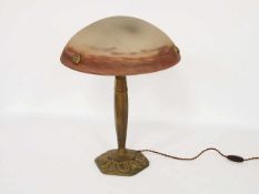 Lampe JugendstilMetall bronziert, Glasschirm signiert (nicht zugehörig), Höhe 50 cm, Frankreich,