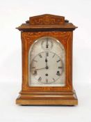 SalonuhrGehäuse Nussbaum, Mahagoni, intarsiert, Uhrwerk mit Viertelstundenschlag, Westminster