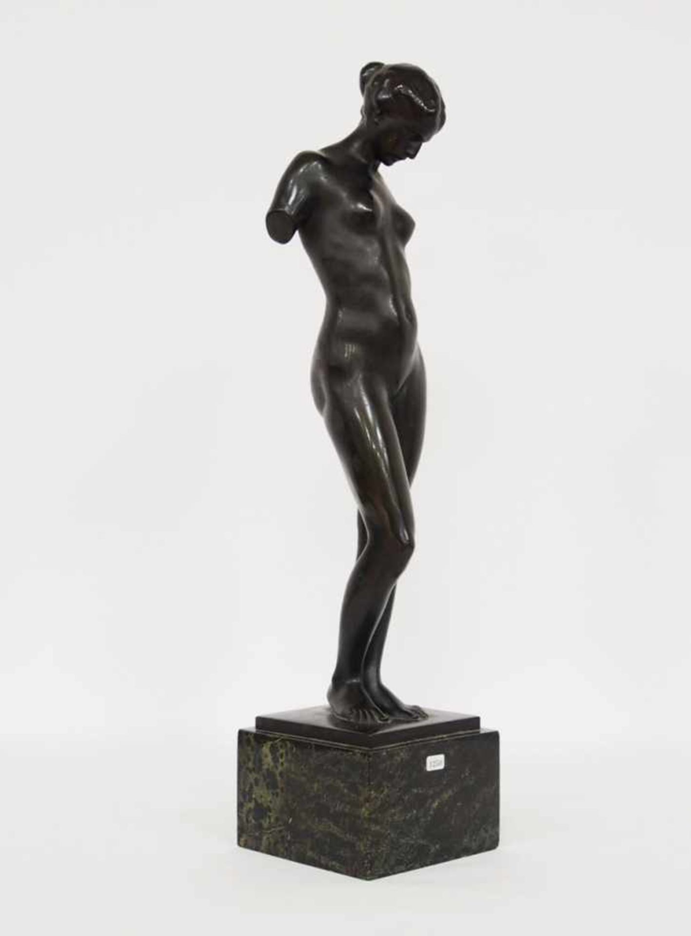 BAUER, August1868-1961VenusBronze, signiert und bezeichnet "Df" auf der Plinthe, Höhe 49 cm (ohne - Bild 2 aus 2