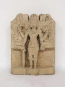 Stele des Vishnu mit Keule und WurfscheibeHochrelief, Sandstein, Reste farbiger Fassung von einer