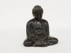 Sitzender BuddhaBronze, Reste von Vergoldung in den Haaren, bodenseitig signiert, Japan, um 1900,