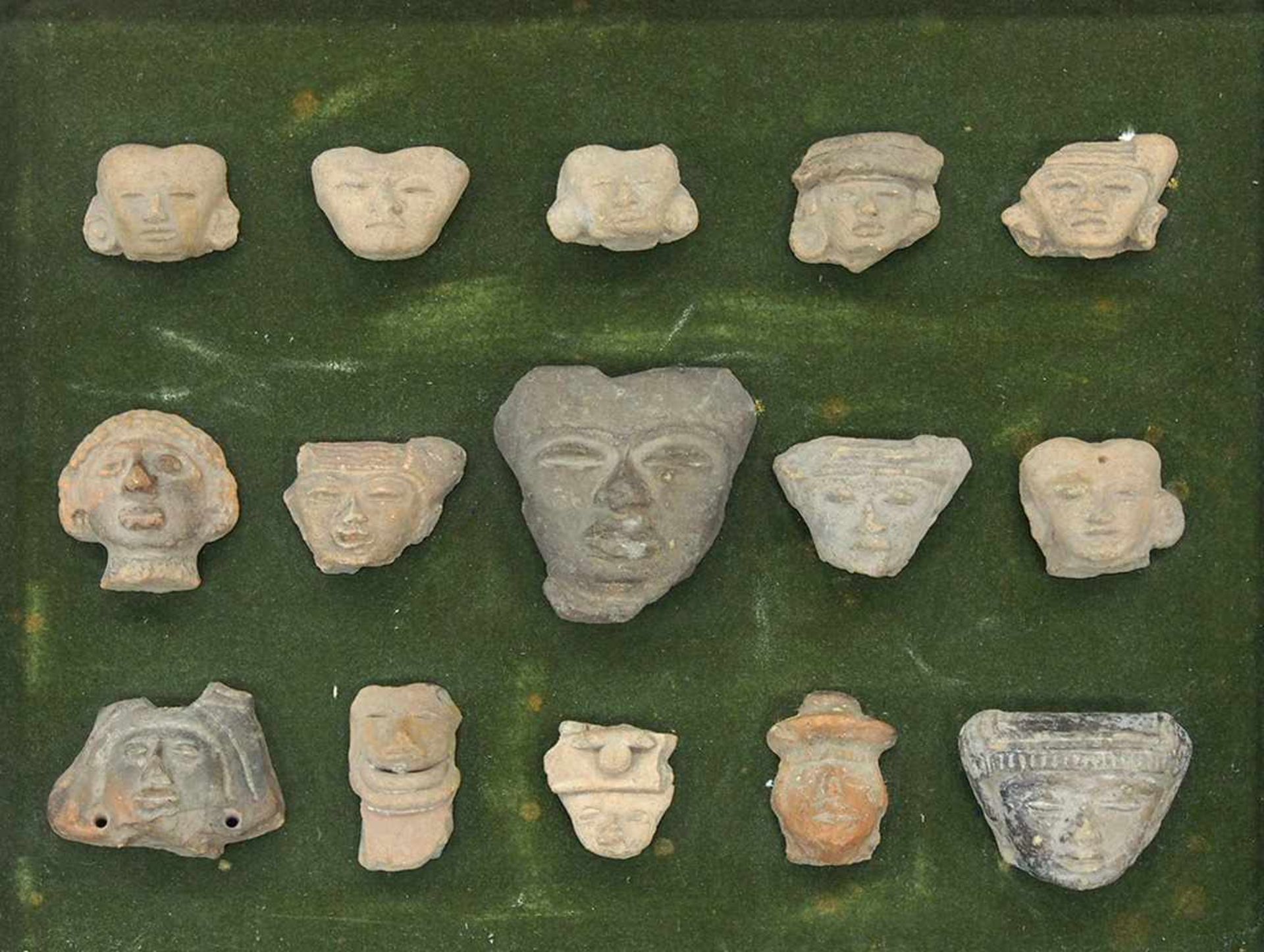 Sammlung von Tonfigur-FragmentenTeotihuacan, Mexiko 1.-7. Jahrhundert, Höhe bis zu 7 cm