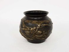 Vase mit umlaufenden DrachendekorBronze, China 19. Jahrhundert, Höhe 10 cm