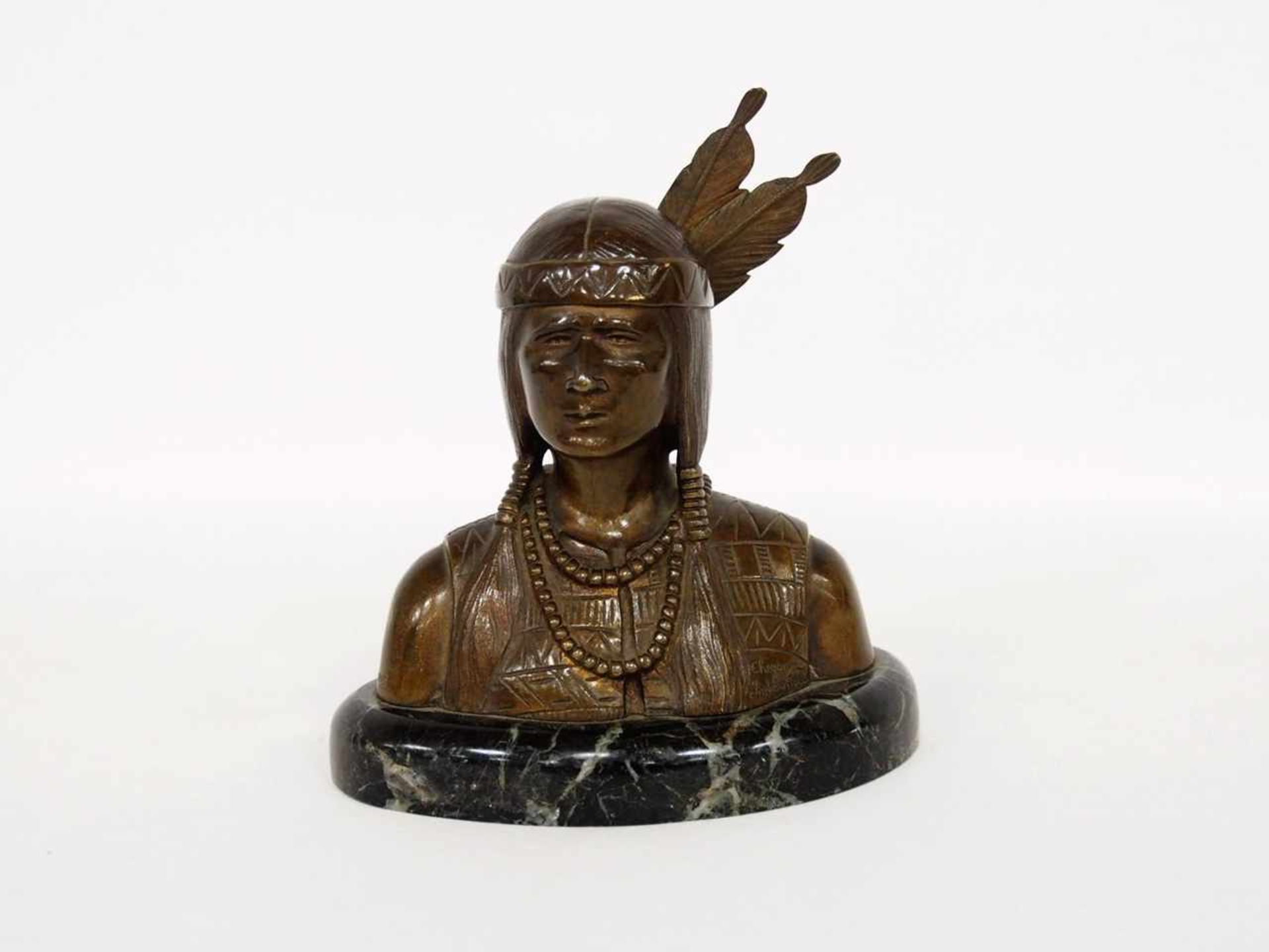 DIONANT, Carlos van1899-1969Cheyenne Indian GirlBronze, signiert, Höhe 19 cm (mit Marmorsockel)